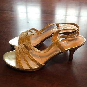 Fabulous gold sparkle heels